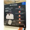 Image 3 : Brookstone 10 Heat Settings Cozy Quilted Heated Mattress Pad with Dual Controllers Size Queen, White