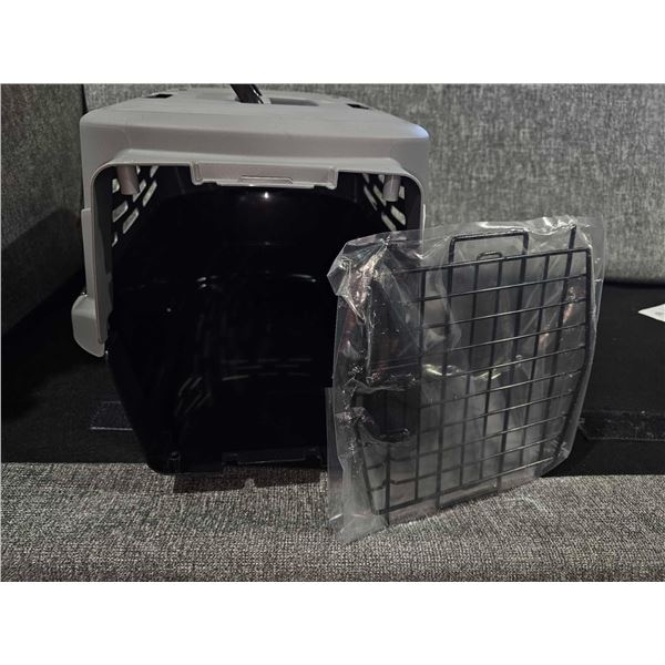 Collapsible Hard Side Animal Carrier 21x12x14"