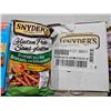 Image 1 : Snyders Gluten Free Pretzel Sticks - Honey Mustard & Onion 12x220g