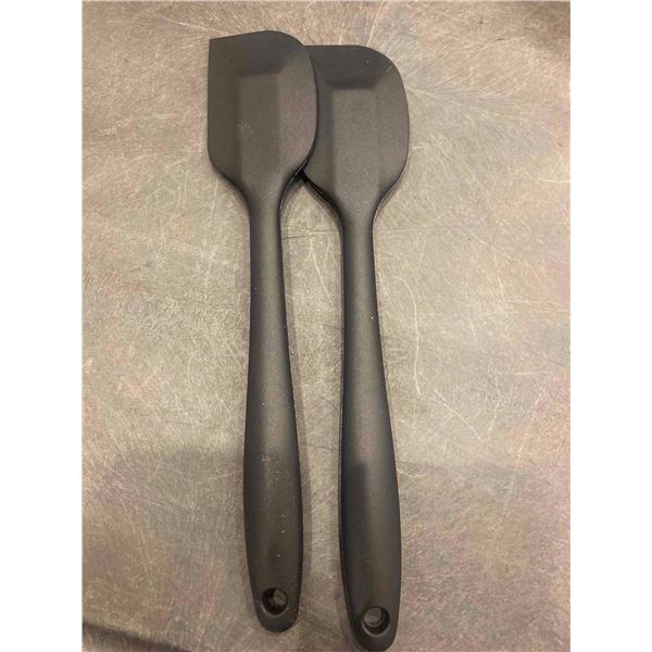 Lot of 2 Black spatulas