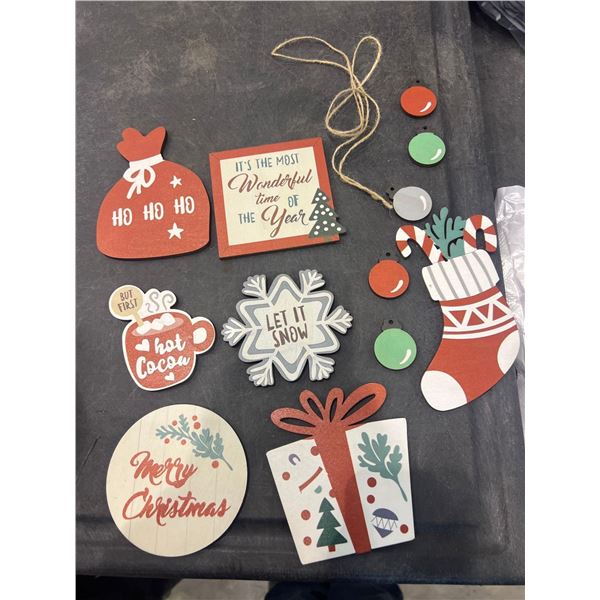Pack of assorted Christmas decorations