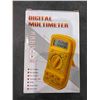 Image 1 : Handheld digital multimeter