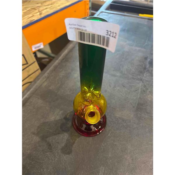 Green yellow and red "water pipe" smoking device