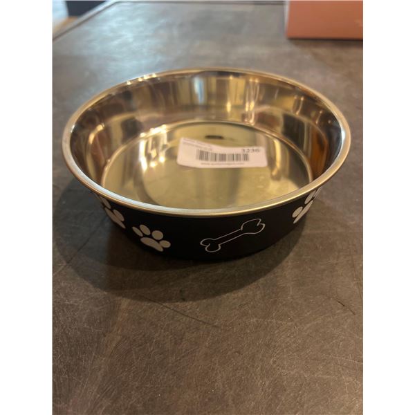 Stainless steel pet drinking or food bowl with non slip bottom