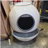 Image 2 : SMART CAT LITTER BOX WITH CORD POWERS ON