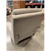 Image 2 : POWER RECLINEING CHAIR