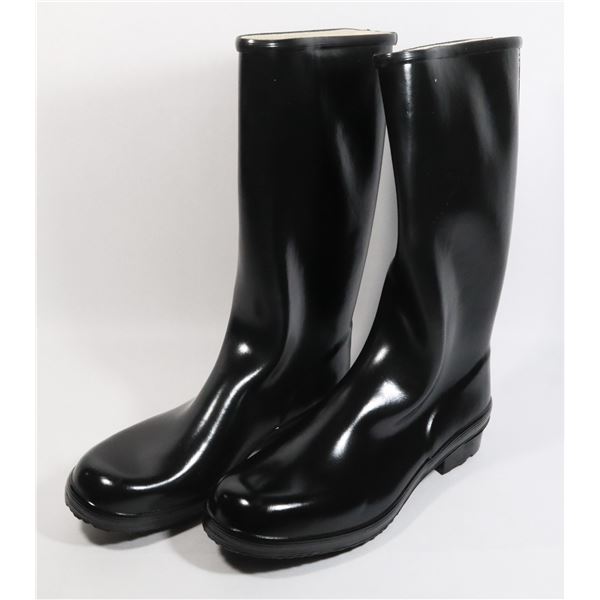 NEW SIZE 6 WOMENS RAIN BOOTS