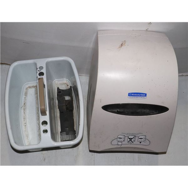 KIMBERLEY CLARK PAPER TOWEL DISPENSER. MISSING KEY