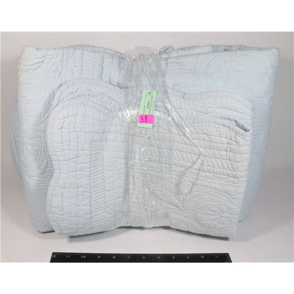 VINTAGE BABY BLUE  KING COMFORTER w/SHAMS