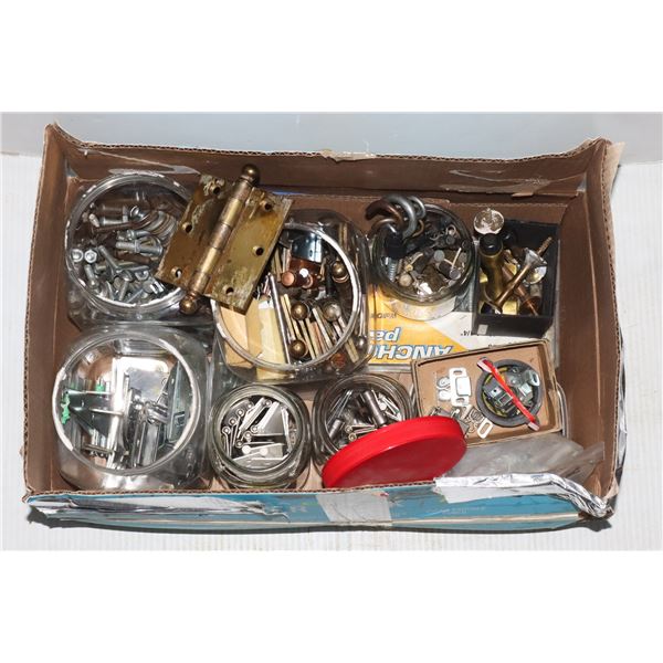 BOX OF MISCELLANEOUS NUTS/ BOLTS AND HARDWARE
