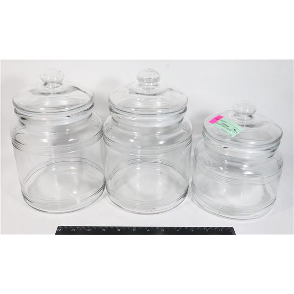 BOX OF GLASS CONTAINERS