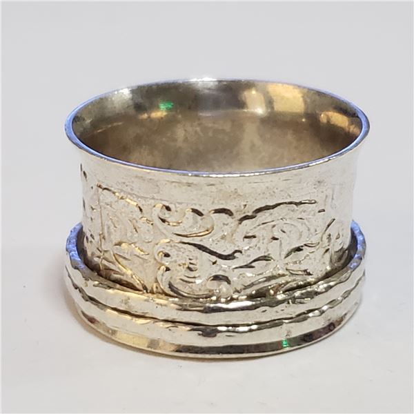 SILVER RING (~SIZE 8)(~WEIGHT 6.33G)