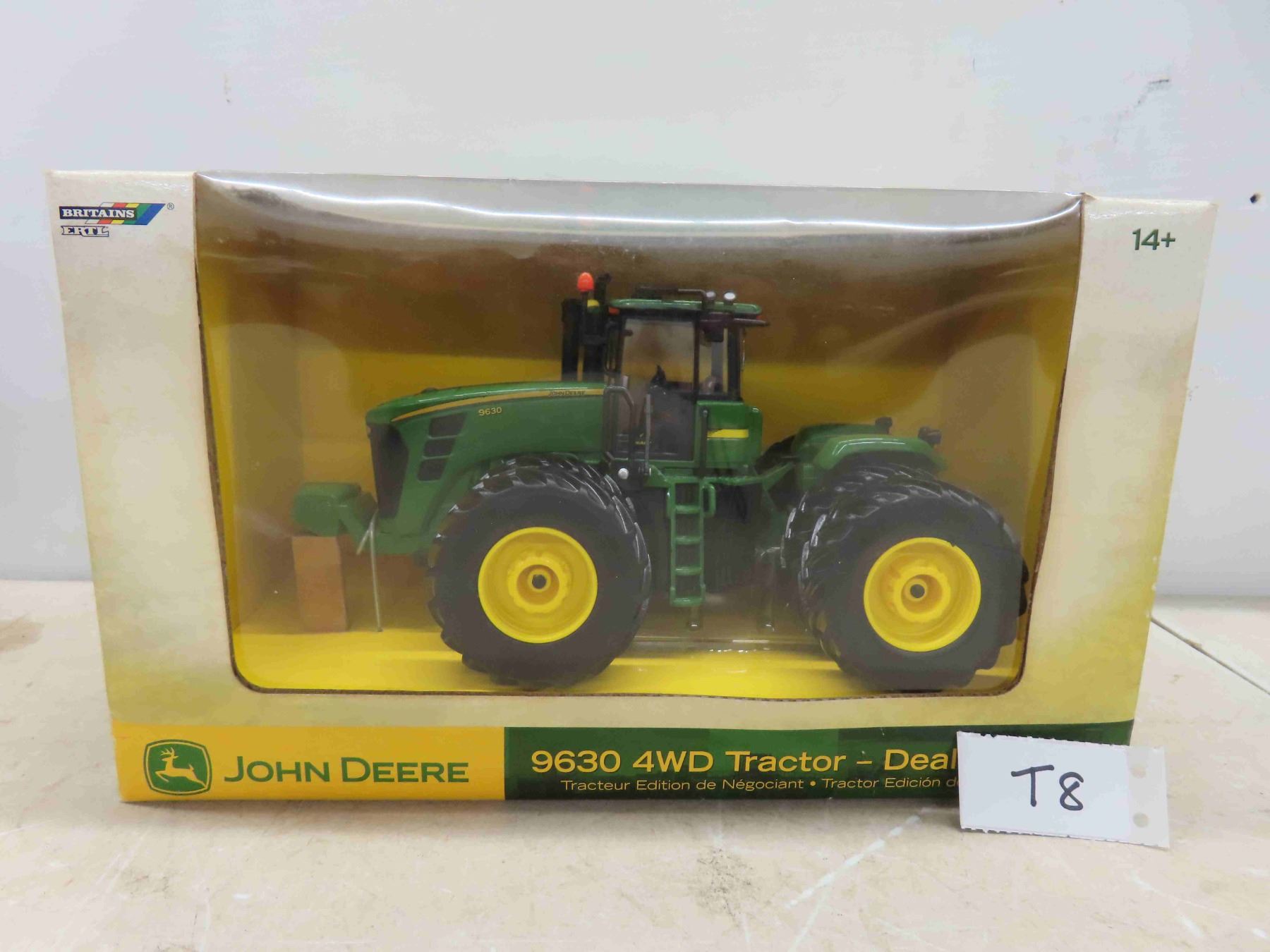 Pelle et chargeuse JOHN DEERE avec voiture et remorque Pelle et chargeuse JOHN DEERE avec voiture et remorque