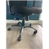 Image 2 : 1 Ergonomic Office Chair - Black - Wide Seat (20")