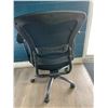 Image 3 : 1 Ergonomic Office Chair - Black - Wide Seat (20")