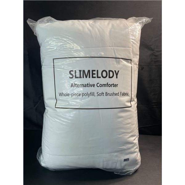 1 All-Season King Size Bed Comforter (90" x 102") - New