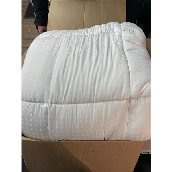 1 King Size (78 x 80") 100% Cotton White Bed Comforter - New/Open Box