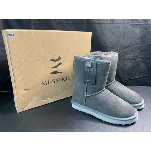 1 Pair of Musshoe Suede Winter Fur-Lined Boots (Bearpaw-Style) - Grey - Size 7 - NEW