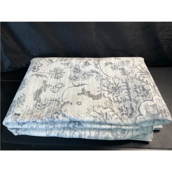 1 Large Area Rug - 7FT x 5FT - For Living Room/Bedroom w/ Non-Slip Backing - BRAND NEW!