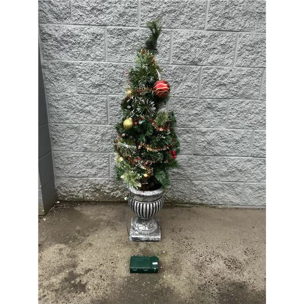 1 Niagara Pine Porch Tree - 4FT Tall - Used (No working lights)