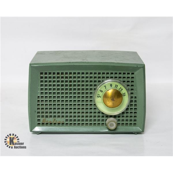 1952 GREEN AIRLINE RADIO - MODEL 15-G5L-1567