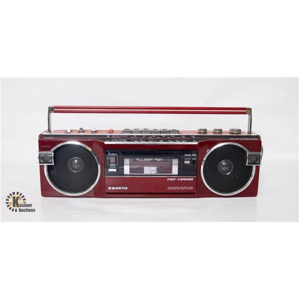 SANYO BOOMBOX - CASSETTE PLAYER MODEL M777OK