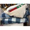 Image 1 : Blankets and towel towels
