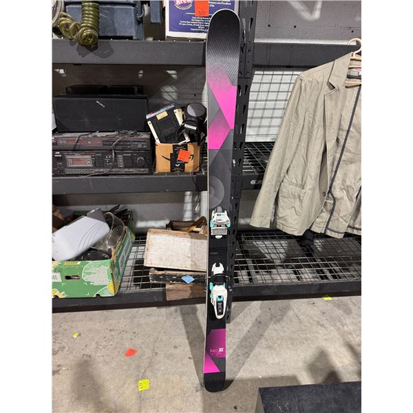 Kenja x 163 skiis