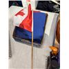 Image 1 : Flag and placemats or shelf grip