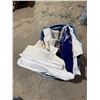 Image 1 : Bin assorted linens