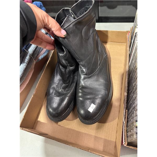 Boots size 10