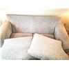 Image 5 : Ashley Furniture Love Seat C