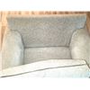 Image 7 : Ashley Furniture Wide Chair C