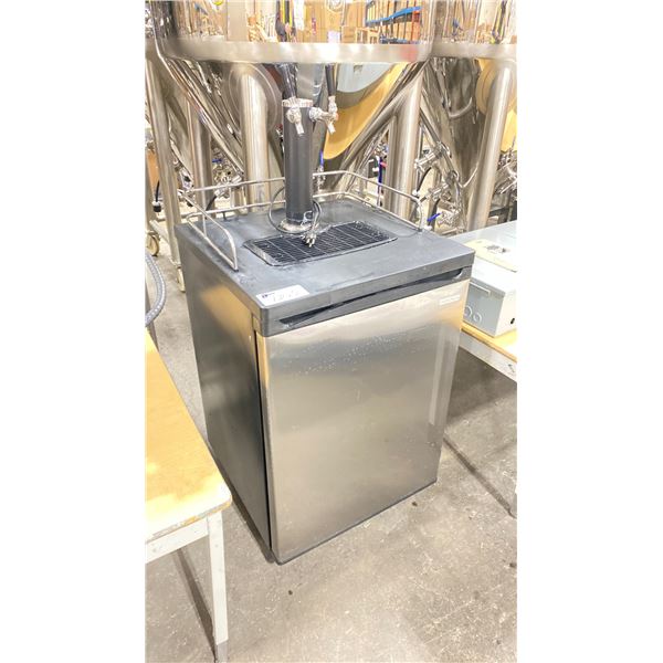 INSIGNIA STAINLESS STEEL SINGLE DOOR REFRIGERATED 2 TAP MOBILE ELECTRIC DUAL BREW KEG SYSTEM