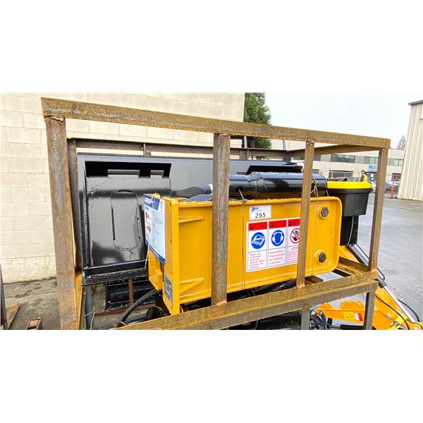 AGT INDUSTRIAL SSHH680 SKID STEER HYDRAULIC HAMMER (48"W X 54"D X 24"H)