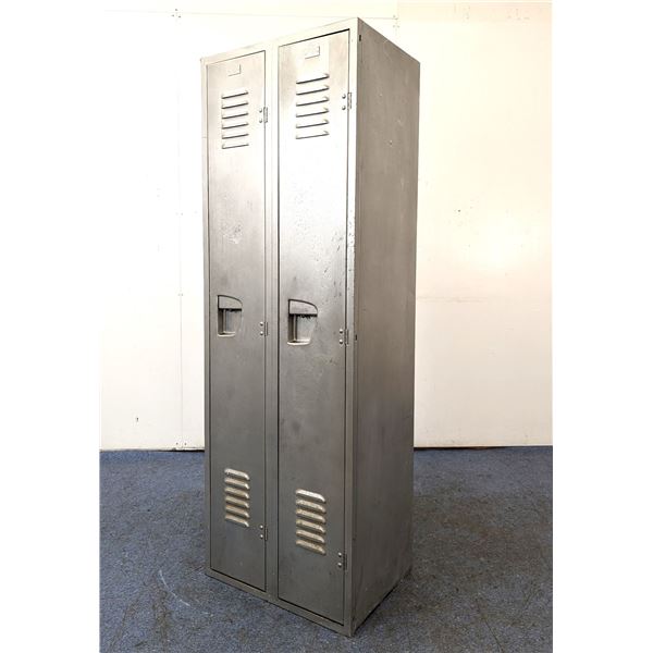 2 Door Gray Locker | R9-F