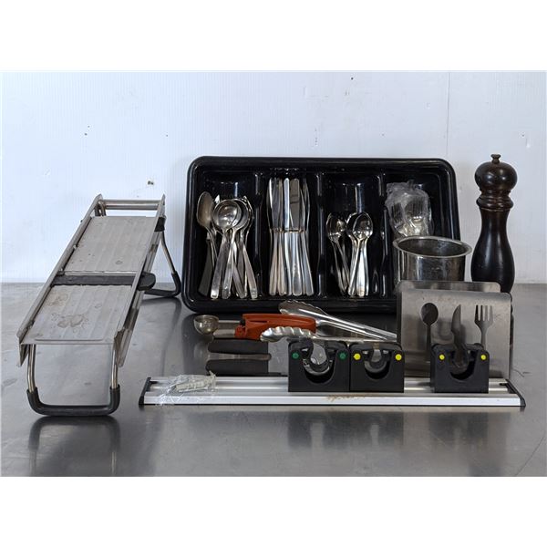 Assorted Kitchen Tools - Lot of Approx. 50pcs | AB50/FtE