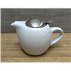 Image 2 : 20oz White Teapots With Infusers - Lot of 18 (3 Cases) | R5-2