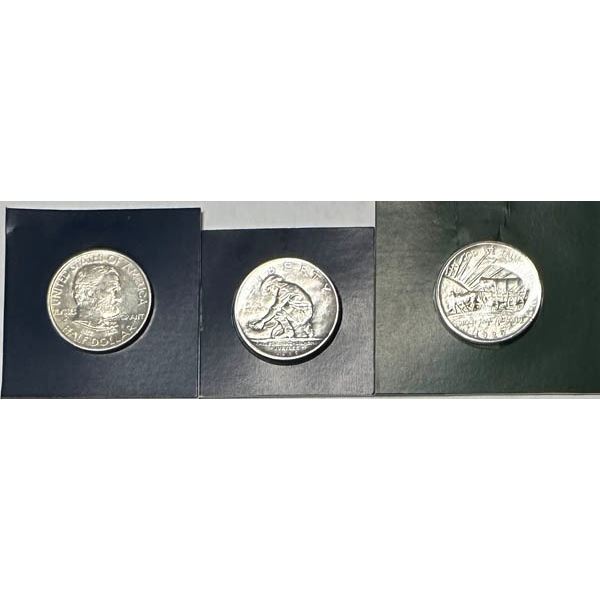 Commemorative Silver Half Dollars, 1922-26, a group of 3, AU58