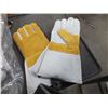 Image 1 : 12 Pairs Of Med Welding Gloves