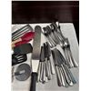 Image 2 : Assortment of Kitchen Utensils