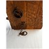 Image 2 : Vintage Latch