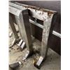 Image 2 : Metal Legs