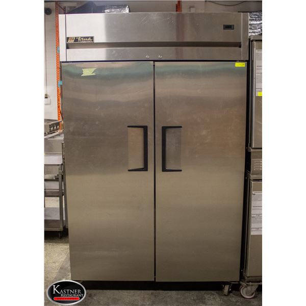 TRUE DOUBLE S/S DOOR FREEZER ON CASTORS