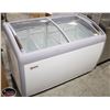 Image 1 : OMCAN DISPLAY FREEZER