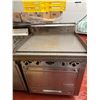 Image 2 : DOUBLE DEEP FRYER / FLAT TOP GRILL COMBO RANGE