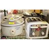 Image 1 : LOT OF 3 ASSORTED SLOW COOKERS W/ 1 4 SLOT TOASTER