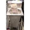 Image 1 : KROWNE S/S HAND SINK W/ S/S BASE