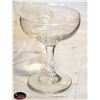 Image 1 : 24 SHORT CHAMPAGNE GLASSES W/ DISH RACK