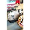 Image 2 : ICON GUSETAV KLIMT PURSE, ICON MONTHLY BOUQUET SMALL BUCKET BAG, ICON NA ALBERTO VARQAS PURSE